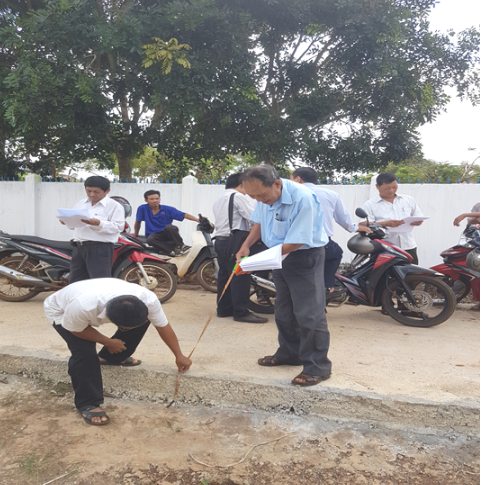 Xã Phú Xuân: Tổ chức nghiệm thu đường giao thông nông thôn